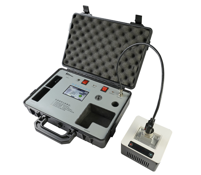 快速油品分析儀可在5分鐘內檢測出油品的污染程度。