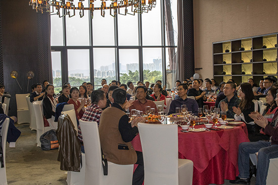 深圳隱秀山居一樓會議廳,2019年亞泰光電迎春企業年會現志